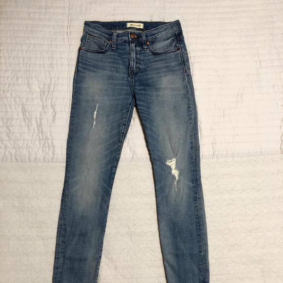 9" High-Rise Skinny Jeans: Destructed-Hem Edition size 26 - Picture 9 of 9